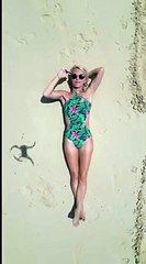 Socotra, video in spiaggia di una turista: «Voli cancellati, non salvateci»