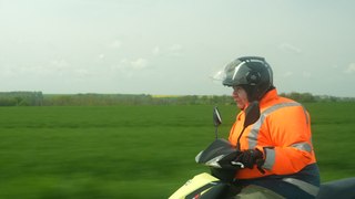Après 40 ans sur les routes de l'Oise en scooter, Micheline, auxiliaire de vie, prend sa retraite