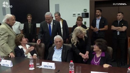 شاهد: خلال لقاء جمعه مع ناجين من المحرقة النازية.. نتنياهو يتعهد بإعادة المحتجزين في غزة