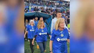 Las madres de los futbolistas saltan al campo con los jugadores del Getafe