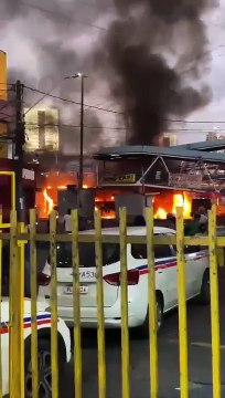 VÍDEO: Ônibus é incendiado na região de Pernambués após mortes no bairro