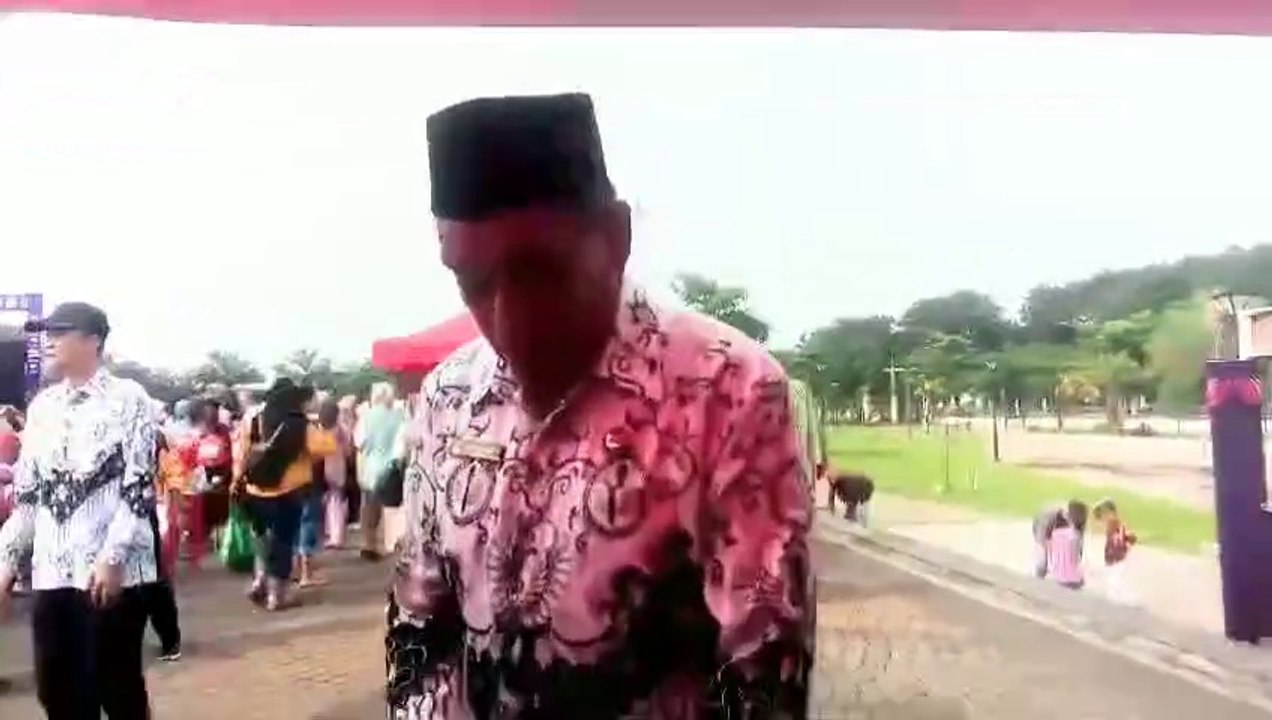Edi Cahyadinata, S.Pd.,M.M: Penataan Stand Guru Penulis Guru PGRI Kabupaten Tangerang
