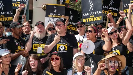 Sarah Jessica Parker TEASES ‘And Just Like That’ Season 3 E! News