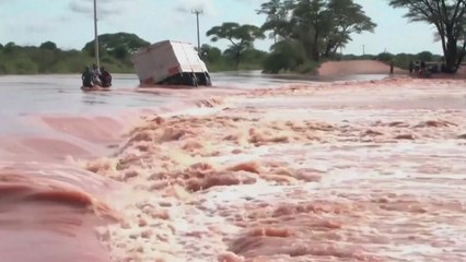 케냐 홍수 사망자 200명 넘어...대통령 "개학 무기한 연기" / YTN