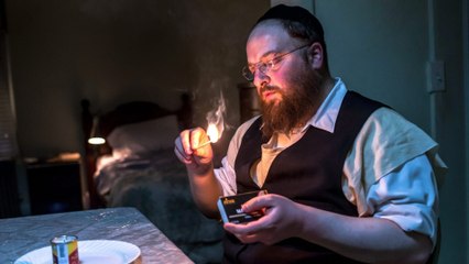 Menashe, veuf à Brooklyn, doit se remarier 🕍