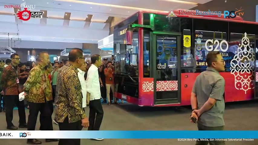 Presiden Jokowi Tinjau Pameran Mobil Listrik di JIEXPO