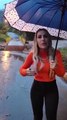 Une journaliste brésilienne filme un pont qui se fait emporter par les inondations en direct