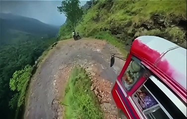 Prendre le bus en montagne... risqué