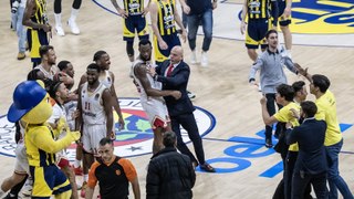 Taraftarlarla basketbolcular birbirine girdi; Fenerbahçe-Monaco maçının ardından ortalık karıştı