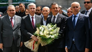 Özgür Özel, Mansur Yavaş’ı Ankara Büyükşehir Belediyesi’nde ziyaret etti