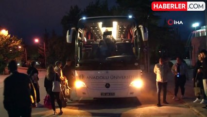 Anadolu Üniversitesi öğrencileri deprem bölgesinde kütüphaneler kurmak için yola çıktı