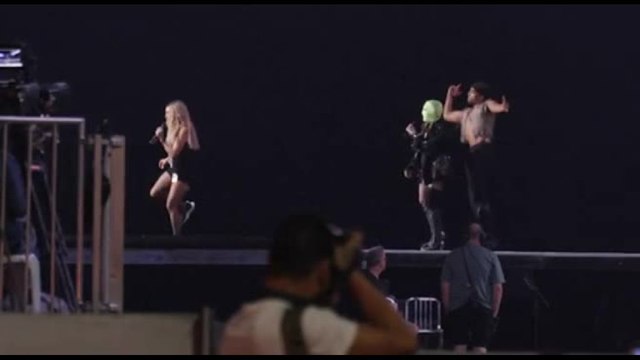 Madonna prova lo show sulla spiaggia di Copacabana, fan impazziti
