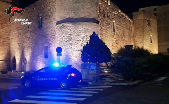 Auto bruciata ad Alcamo, denunciati tre partinicesi: uno beccato con la tanica in mano