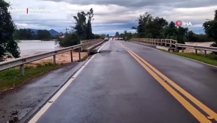 Brezilya'daki selde nehir üzerindeki köprü katlanarak çöktü! 39 ölü