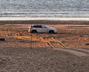 ‘oops!’ - Bank Holiday blues for ‘beachgoing’ driver in Tenby stuck in sand
