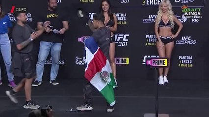 UFC 301 - Respect et applaudissements pour la pesé d’Aldo et de Martinez