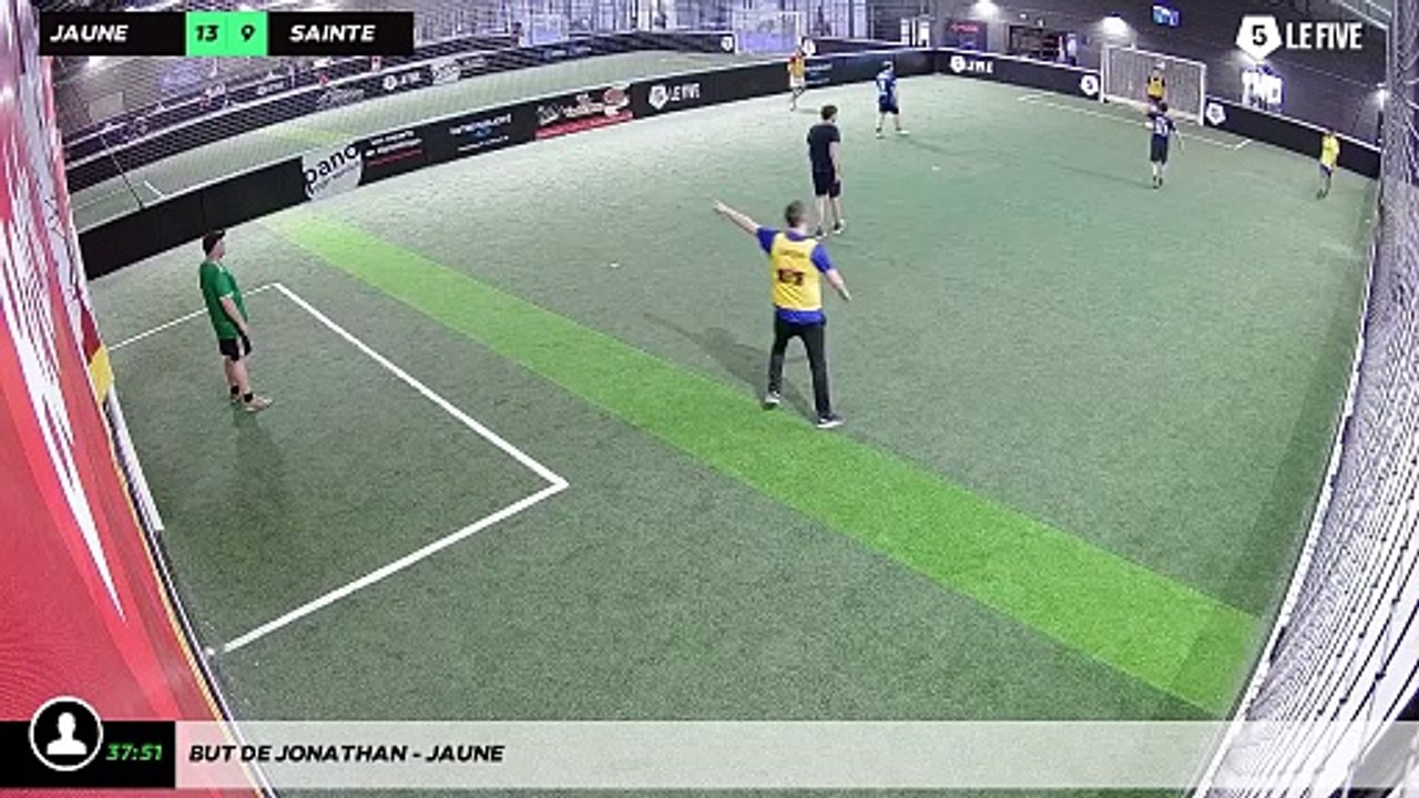 But de Jonathan - JAUNE