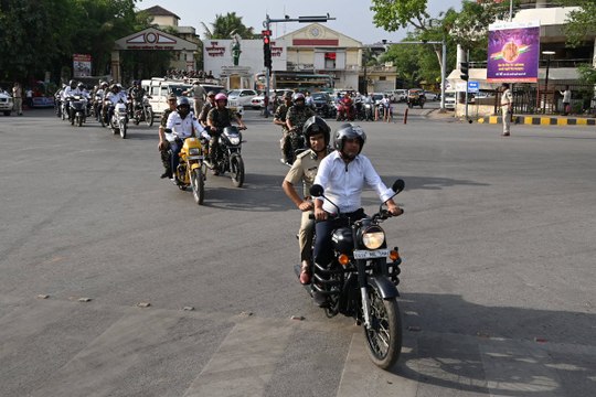 कलेक्टर-एसपी मतदाताओं जागरुक करने निकले बाइक रैली में