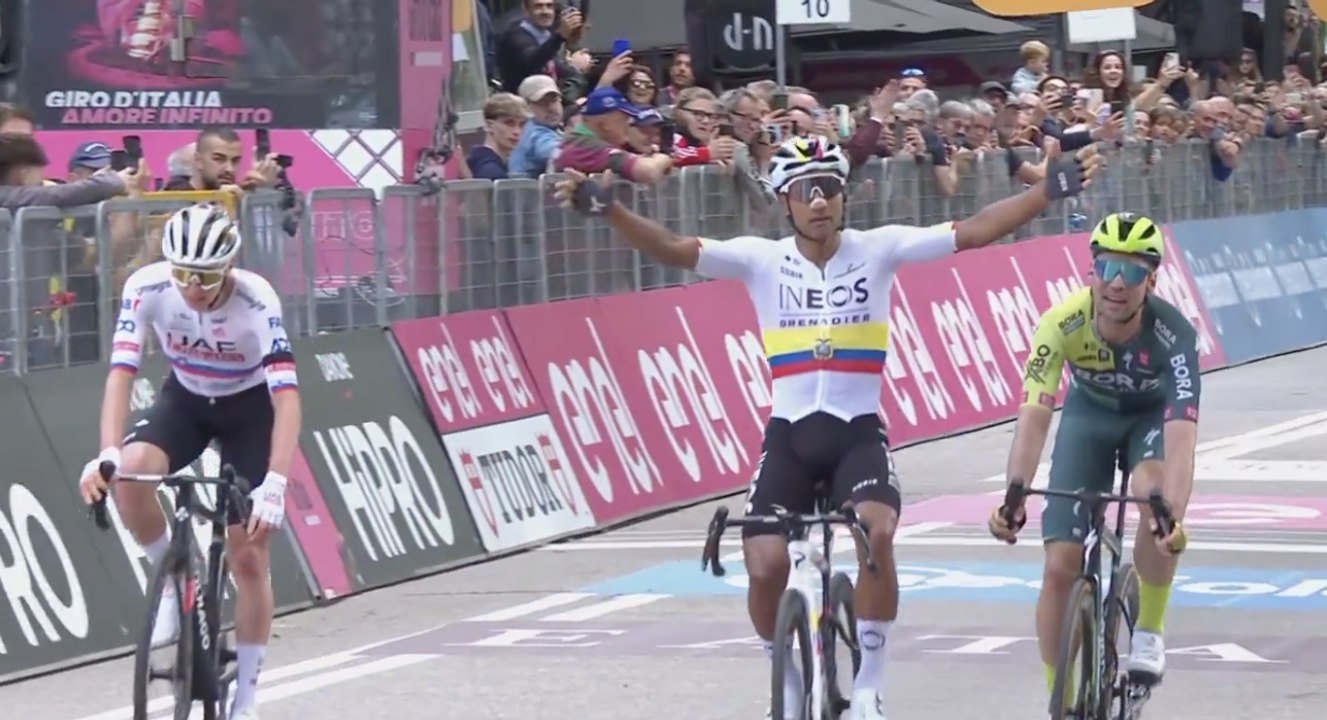 Cycling - Giro d'Italia 2024 - Jhonatan Narváez beats Tadej Pogacar on the 1st stage, Romain Bardet loses everything