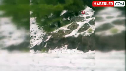 Osmancık'ta bir anda bastıran dolu etrafı beyaza bürüdü