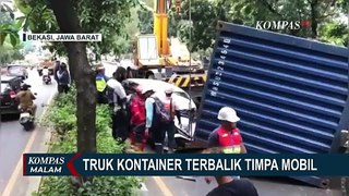 Diduga Akibat Tak Kuat Menanjak, Truk Kontainer Terbalik Timpa Mobil di Bekasi