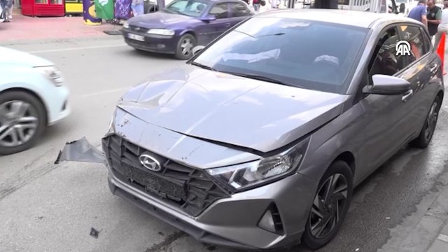 İş yerine silahlı saldırı sırasında araçla yoldan geçen kadın öldü