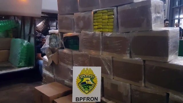 Com ajuda de cão farejador, BPFron apreende cerca de 1 tonelada de maconha na rodoviária de Cascavel