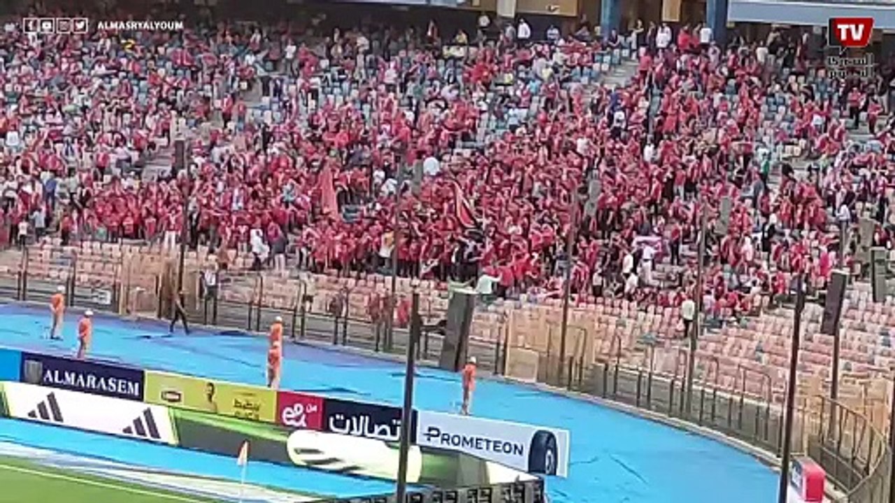 حالة إغماء بين جمهور الأهلي.. ورجال الإسعاف ينقذون الموقف