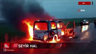 Sivas'ta seyir halindeki araç alev alev yandı