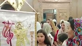 زفة الايقونة بالزغاريد .. أقباط مصر يحتفلون بقداس عيد القيامة المجيد