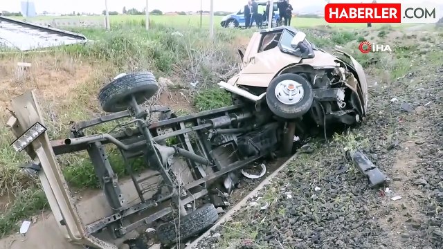 Hemzemin geçitten geçmeye çalışan kamyonete tren çarptı: 1 ağır yaralı