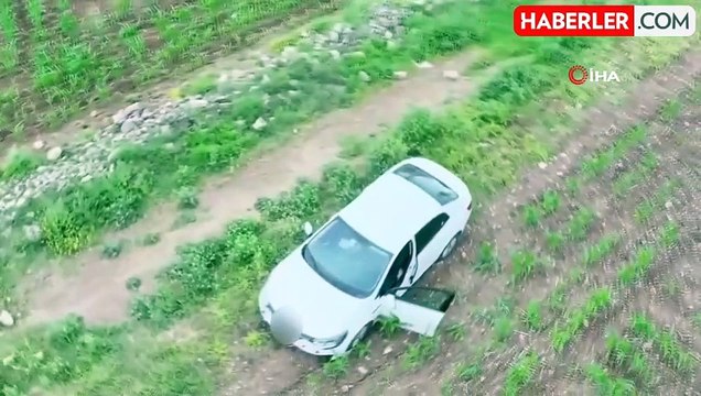 Dur ihtarına uymayarak tarlaya kaçan otomobilden 19 bin adet uyuşturucu hap çıktı