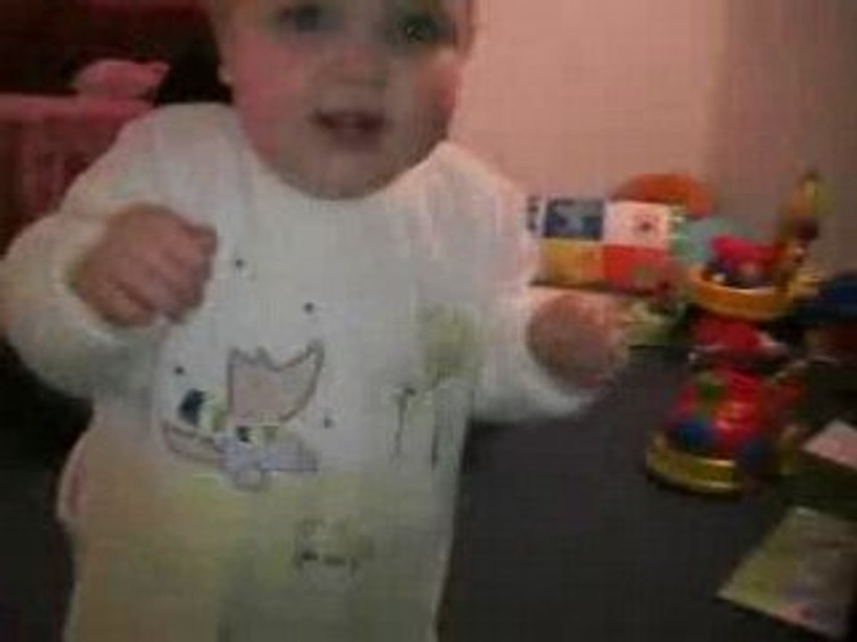 eloïse marche à 10 mois et demi