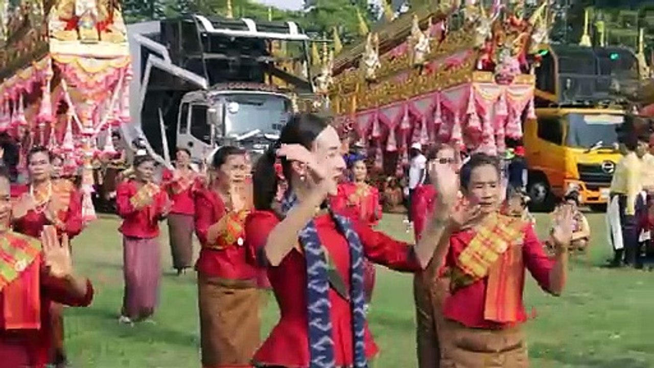 ขบวนฟ้อน สจ.อ๋อย นราภรณ์ ไวนิยมพงศ์ โรงเรียนผู้สูงอายุ บุญบั้งไฟ กู่กาสิงห์