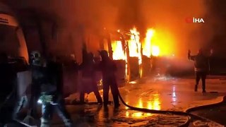 Servis otoparkında yangın: Alev alev yanan 15 araçtan geriye iskeletleri kaldı