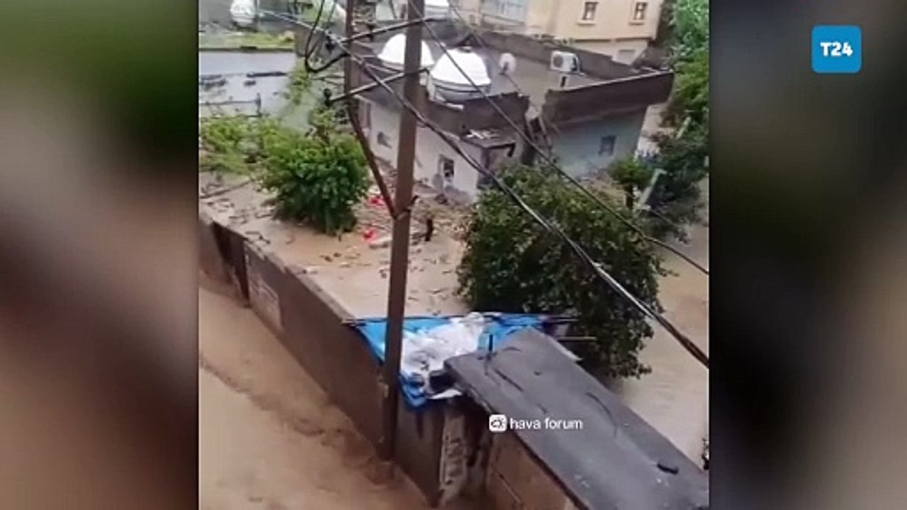 Şırnak’ta sel felaketi; cadde ve sokaklar göle döndü, sulara kapılan 2 kişiyi çevredekiler kurtardı, duvarlar çöktü