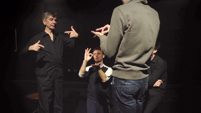 J'avancerai vers toi avec les yeux d'un sourd