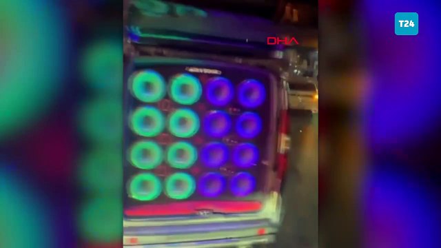 Sevgilisinin doğum gününü kutlamak için trafiği kapatıp meşale yaktı; kutlama sosyal medyada tepki topladı