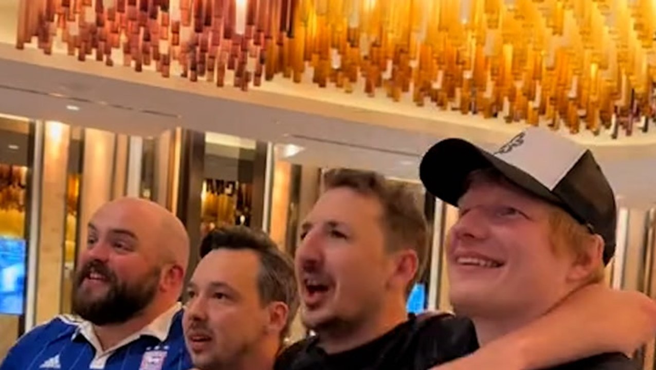 Ed Sheeran parties with Ipswich Town fans in Mi...