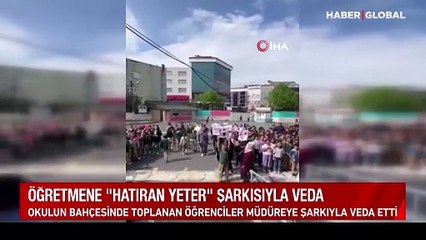 Müdüre duygu yüklü veda: Okul bahçesinde toplanıp şarkı söylediler