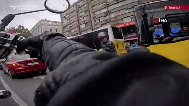 İstanbul'da ilginç kaza: Motosikletine çarpan kişi annesi çıktı