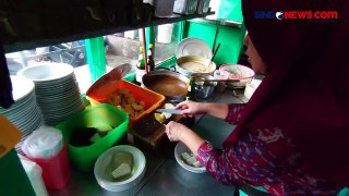 Mencicipi Kuliner Legendaris Bandung, Kupat Tahu dan Lontong Kari Cicendo Bu Yeyet