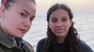هند صبري تُشارك متابعيها فيديو طريف برفقة ابنتها