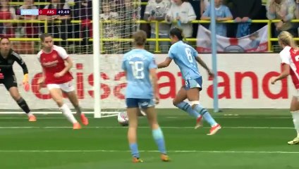 Late Blackstenius brace puts dent into City's WSL title hopes