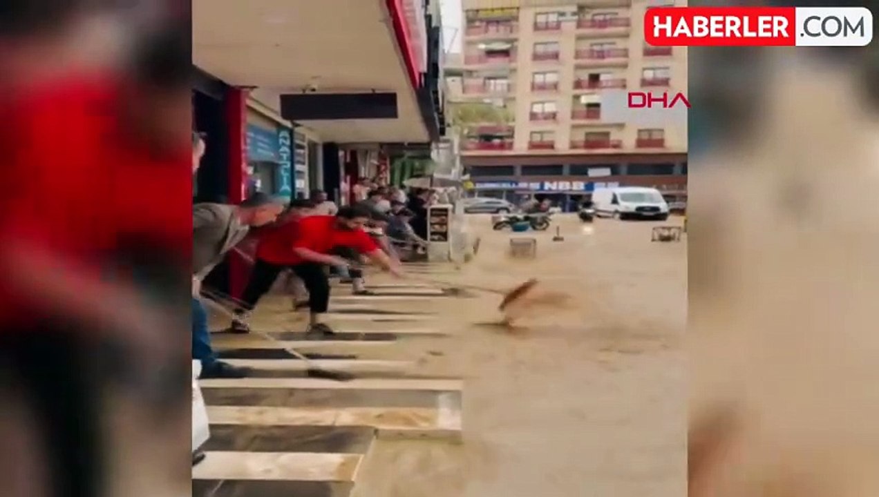 Şırnak'ta sel felaketi: 70 ev su altında, 1 ev...