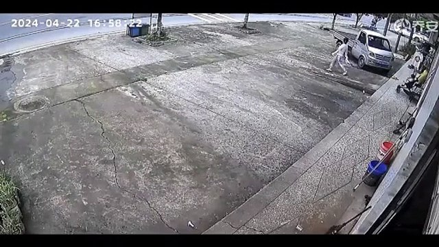 Cette maman va avoir beaucoup de chance avec la poussette de son bébé