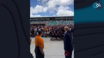Donald Trump fue ovacionado tras presentarse por sorpresa en el Gran Premio de Miami
