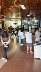 Exministro Carlos Romero es abucheado.