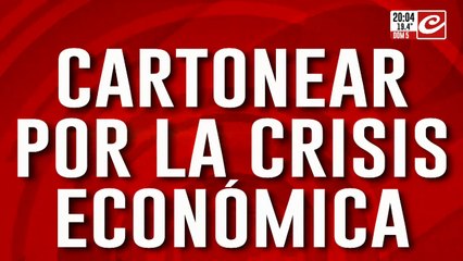 Cartonear por la crisis económica: se desploma el empleo, crece el reciclaje