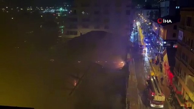 Depremin yıkamadığı 200 yıllık tarihi binayı yangın kül etti